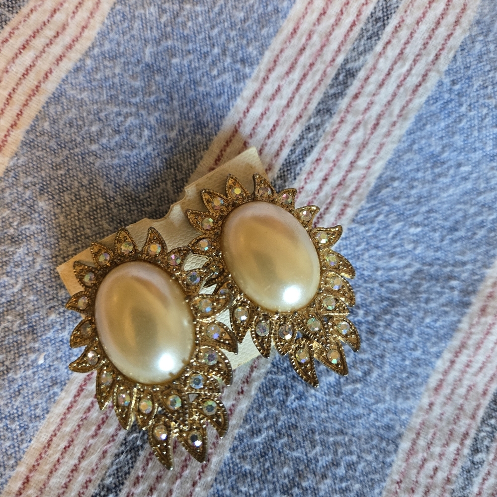 Elegant Gold and Cream Sunburst Earrings Vintage Clip On